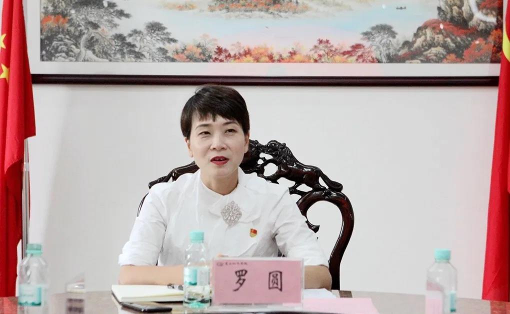 罗圆在座谈会上讲话罗圆向广大教师通报了集团公司生产经营情况，对教师